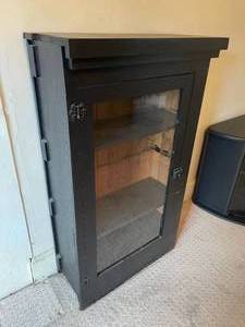 lot 76 image: Vintage Wooden Petite Display Cabinet with Glass Door