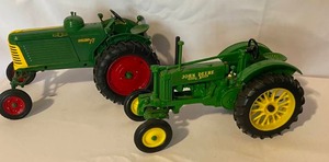 lot 77 image: 5 Large Vintage Die Cast Tractors