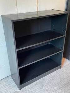 lot 78 image: 3 Shelf Bookcase