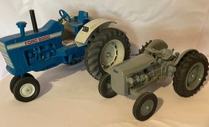 lot 79 image: 4 Vintage Die Cast Tractors