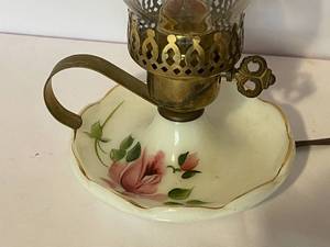 lot 85 image: Vintage Electric Oil Lamp Themed Lamp