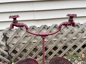 lot 154 image: Decorative Spigot Planter
