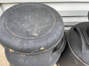 lot 156 image: 2 Vintage Dairymans Milk Cans