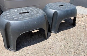 lot 166 image: 2 Plastic Step Stools