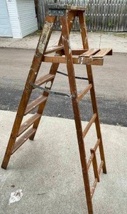 lot 142 image: 6 Foot Wooden Step Ladder