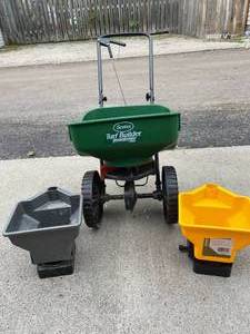 lot 143 image: Scotts Turf Builder Edge Guard Fertilizer Spreader with Two Hand Held Spreaders