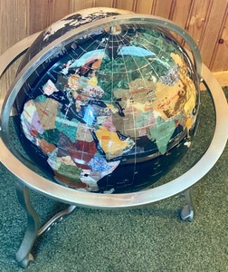 lot 104 image: Large Beautiful Decorative Inlaid Design Table Top Globe