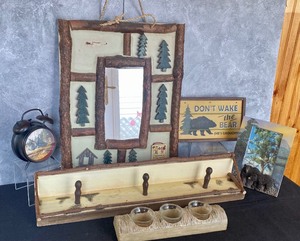 lot 121 image: Variety of Northwood Themed Home Decor Items