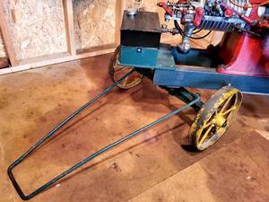 lot 4 image: Vintage Associated MFG 2-14 Hired Man Hit & Miss Engine