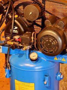 lot 5A image: 20 Gallon Puma Air Compressor