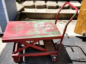 lot 8 image: Rolling Table Jack Stand
