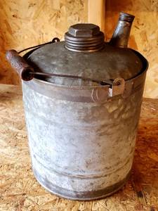 lot 23 image: Vintage Oil Can 12 H