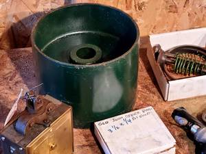 lot 183 image: Assorted Hit & Miss Engine Parts Lot