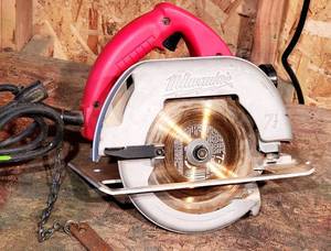 lot 39 image: Milwaukee 7-14 Electric Circular Saw