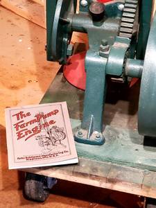 lot 41 image: Vintage Pump Jack Transmission with Water Pump Attached