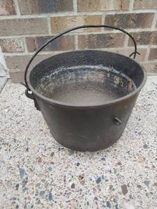 Unmarked Three Legged Cast Iron Beanpot