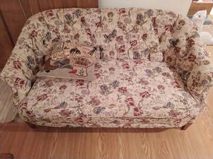 Vintage Floral Couch by Brandit