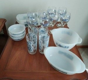 Collection of Vintage Bakeware and Glasses