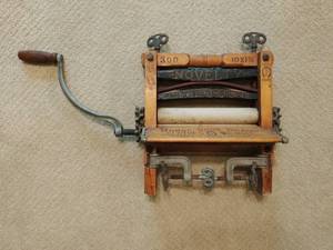 Vintage Horse Shoe Brand Clothes Wringer