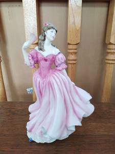 Royal Doulton Figure Of the Year 1999 Lauren Number 3975
