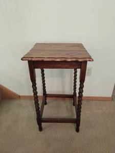 Old Oak End Table with Spindle Legs