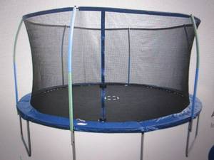 12 foot round trampoline with enclo...
