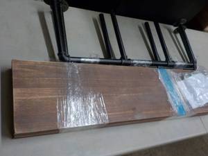 Floating Wood Shelves with Pipe Bra...