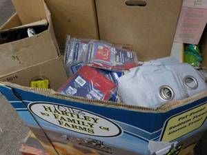 Pallet of New Seasonal dcor and  ...
