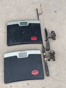 2 Fishing Rods & 2 Scales