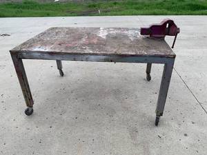 Rolling Table with Bench Vice 32 X 48