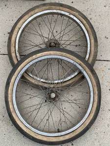 2 Vintage Schwinn Stingray Wheels