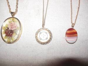 lot 36 image: Costume Jewelry