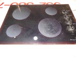 lot 41 image: Vintage Electric 4 Burner Frigidarie Deluxe Stovetop Product of General Motors 32 X 20 X 3