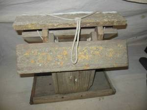 lot 74 image: Vintage Cedar Bird Feeder