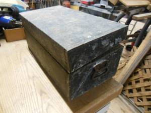 lot 101 image: Vintage Metal Toolbox 20 X 10 X 9