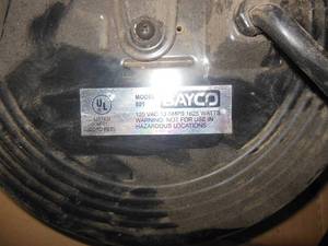 lot 3 image: Bayco Retractable Cord and Trouble Light