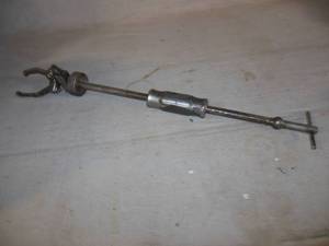 lot 6 image: Puller Appox. 27 Long