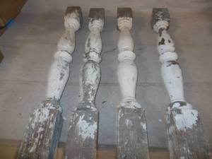 lot 132 image: 4 Vintage Porch Turnings 30 X 3