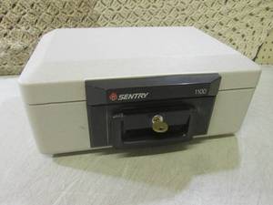 (F-2) Sentry 1100 Safe with Key...