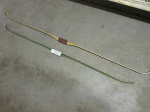 (B-1) 2 Vintage Fiberglass Bows 59...