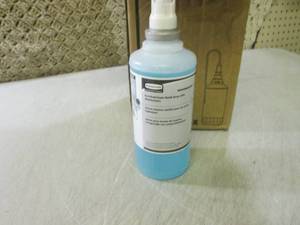 (EC1) Box of 4 Containers Rubbermai...