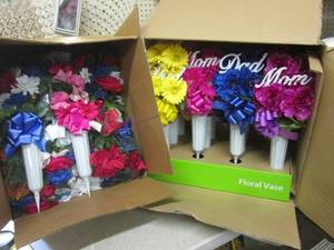 (EC2) 2 Boxes of Floral Vases...