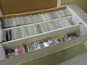 (D-3) Big Lot of Assorted Football ...