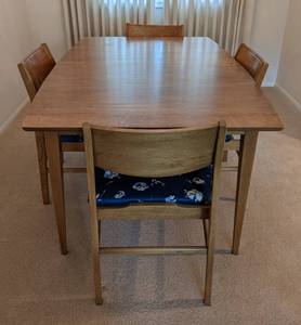 lot 1 image: Beautiful Mid Century Dining Set