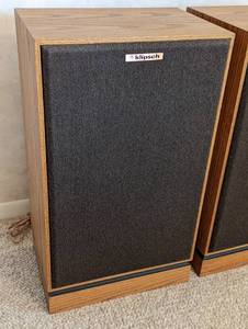 lot 18 image: Pair of Klipsch kg4 Speakers