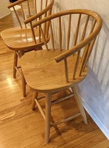 lot 36 image: Pair of Gabberts Wood Counter Height Stools