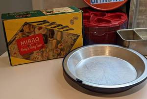 lot 40 image: Assorted Bakeware