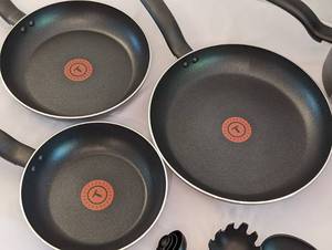lot 42 image: New T-Fal Pots and Pans