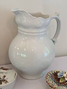 lot 55 image: Assorted Vintage Painted Dishes