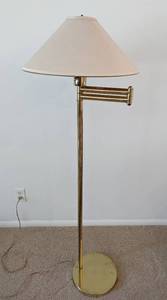 lot 66 image: Vintage Brass Floor Lamp